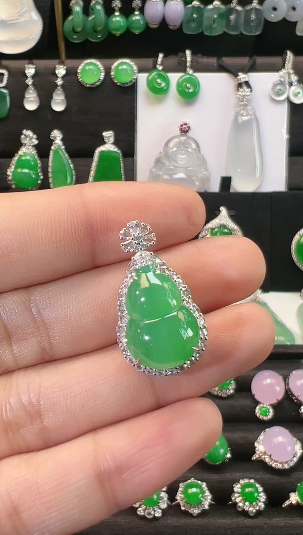 【闪购商品】翡翠吊坠(不含链)18K金镶嵌冰种阳绿满色葫芦吊坠