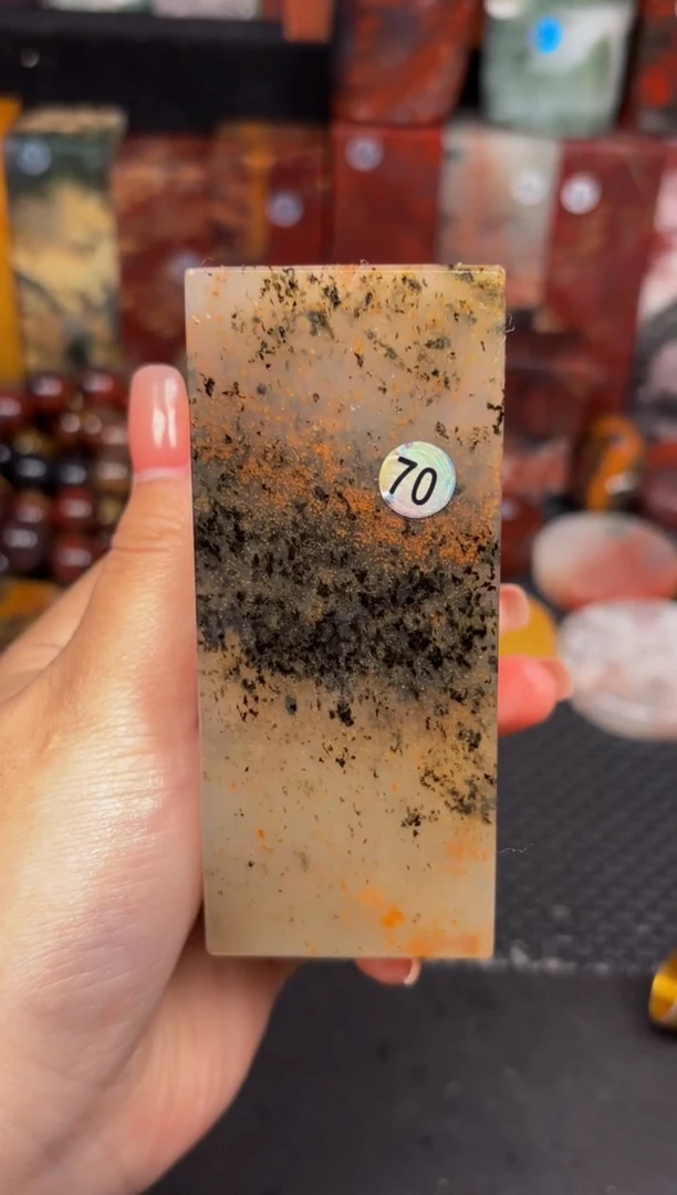 玉 桂林鸡血玉印章摆件70