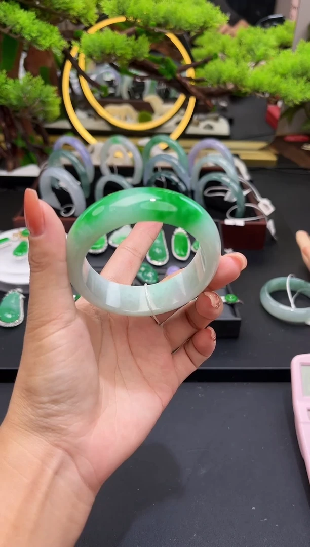 未镶嵌手镯翡翠手镯