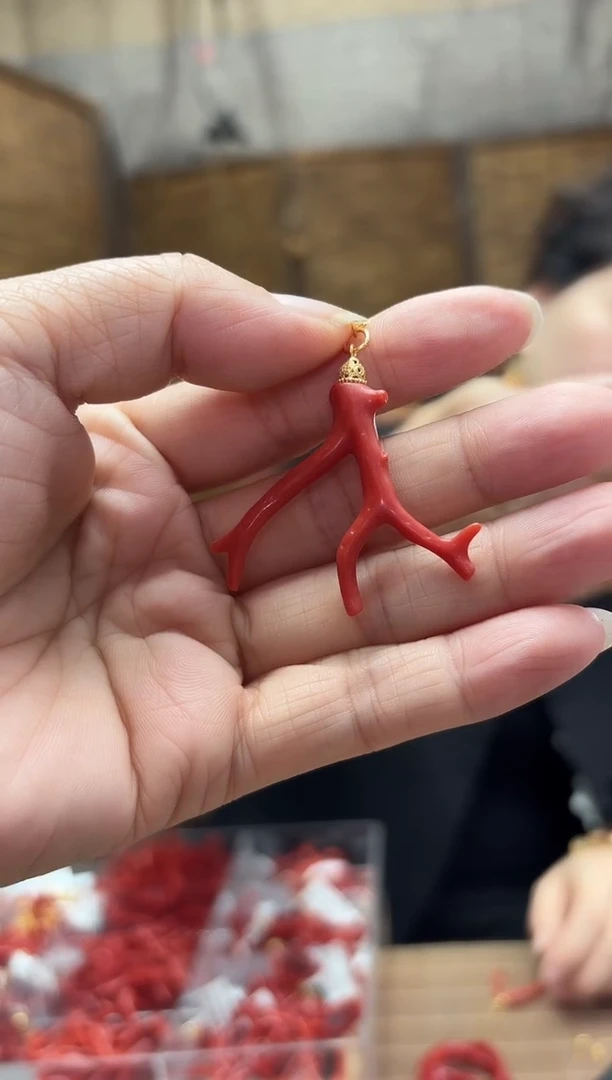 颈饰未镶嵌南红玛瑙一物一图树杈