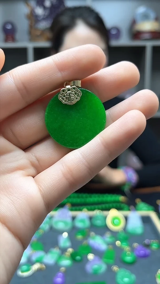 【闪购商品】翡翠吊坠(赠链)未镶嵌吊坠