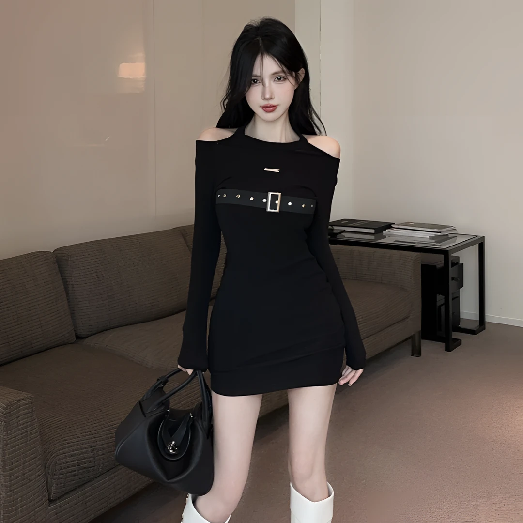 甜酷辣妹黑色挂脖长袖收腰连衣裙女高级感紧身显瘦包臀短裙小个子