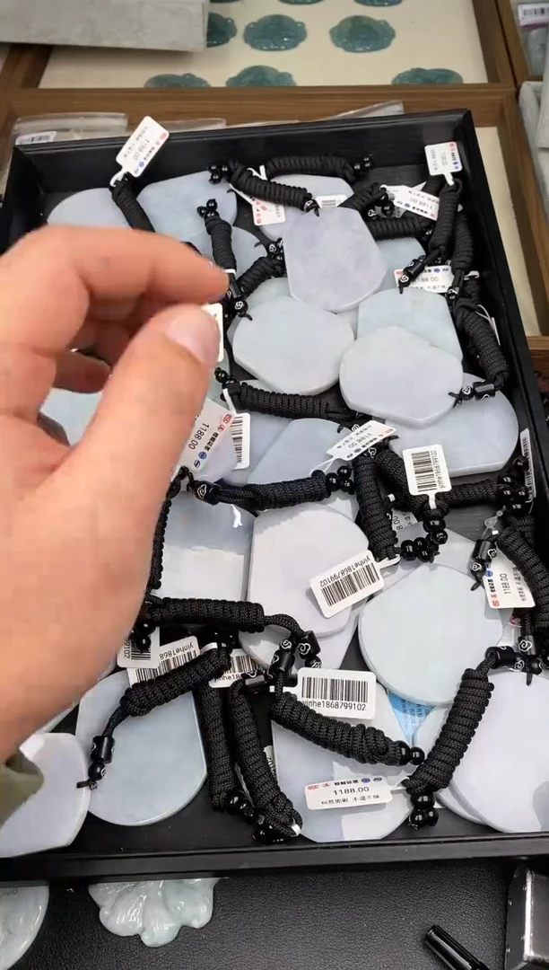 【闪购商品】翡翠颈饰未镶嵌   多样性发其一