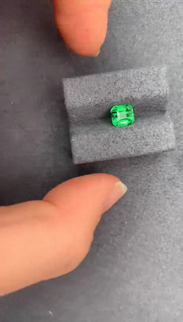 【闪购商品】石榴石（沙弗莱）裸石未镶嵌1.5ct沙弗莱