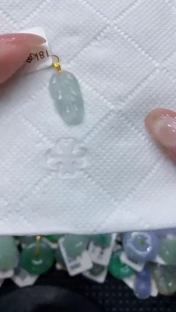 翡翠18K金镶嵌颈饰111111111