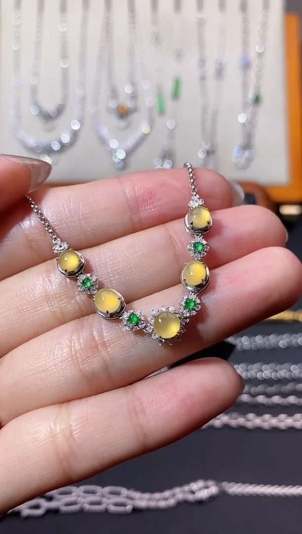 翡翠18K金镶嵌颈饰手链