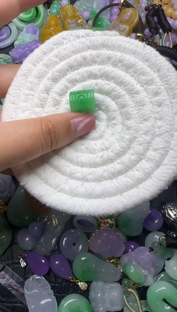 颈饰未镶嵌翡翠缅甸翡翠吊坠