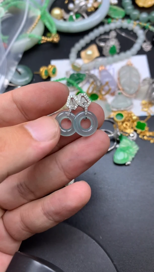 颈饰未镶嵌翡翠?****O萱萱商品不退不换