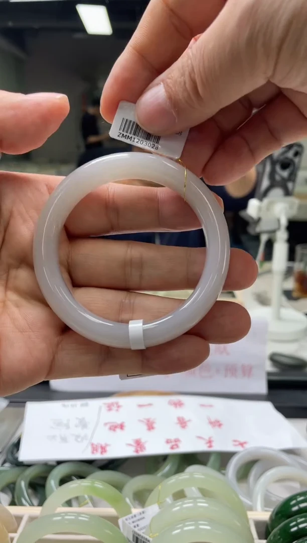 【闪购商品】和田玉手镯未镶嵌编码 3028圈口57-58