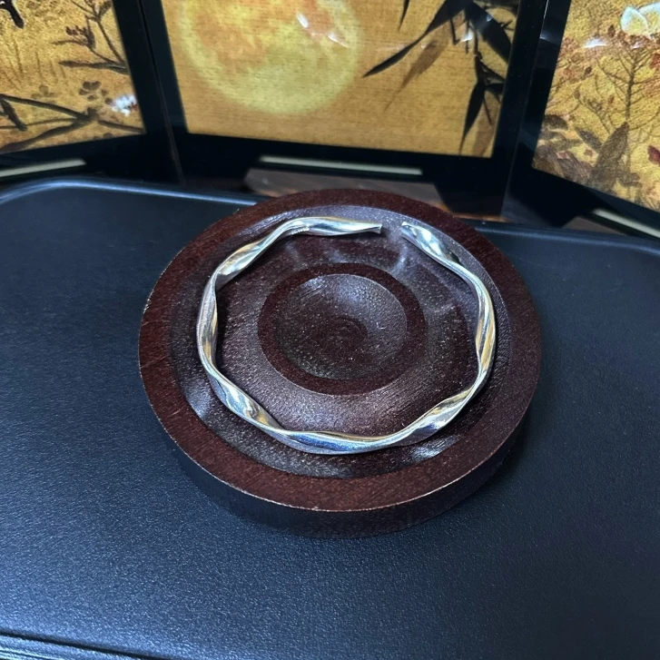 (鑫鑫）精品莫比乌丝银手镯（无礼盒） S218