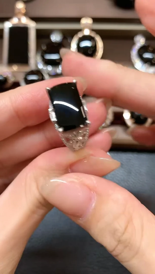 翡翠戒指18K金镶嵌a266