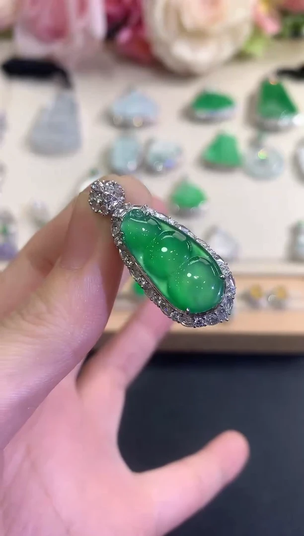 吊坠(不含链)18K金镶嵌翡翠冬日珠宝E59