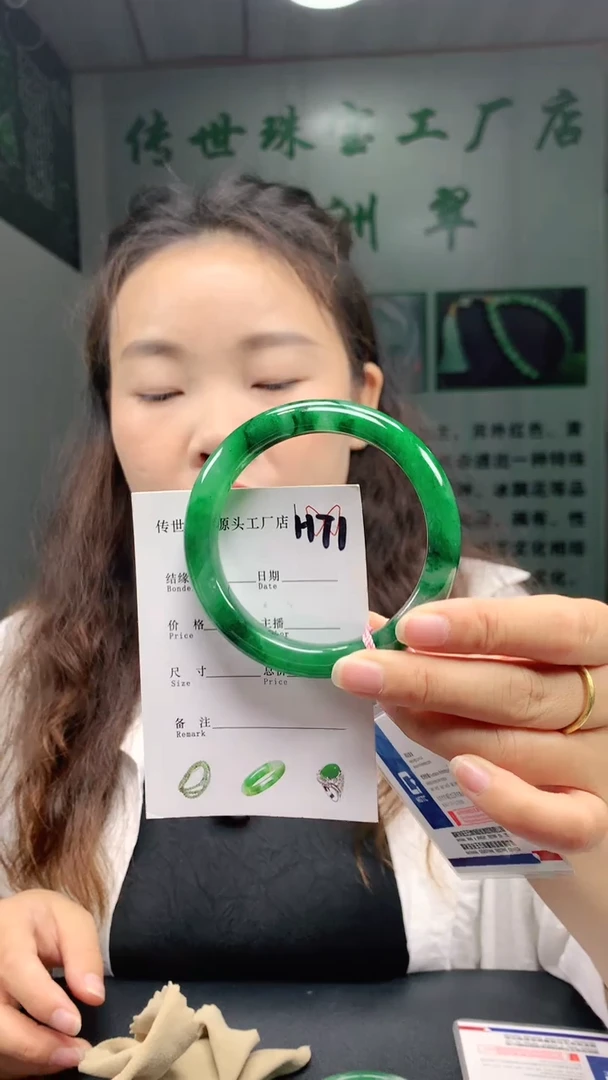 未镶嵌手镯石英质玉60+