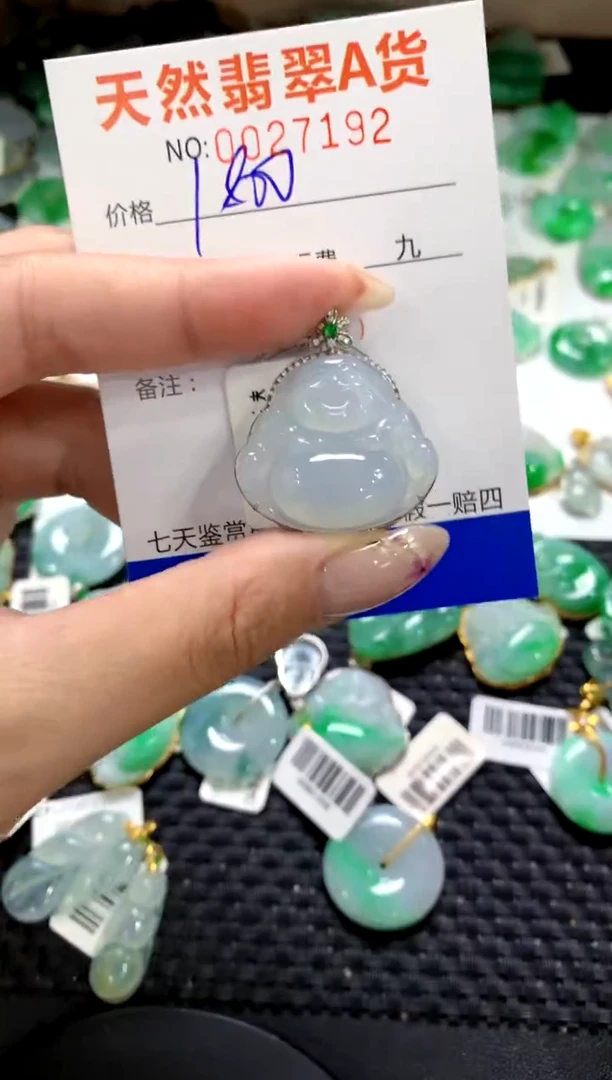 翡翠18K金镶嵌颈饰1