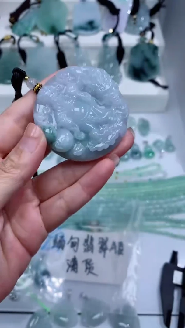 颈饰未镶嵌翡翠吊坠