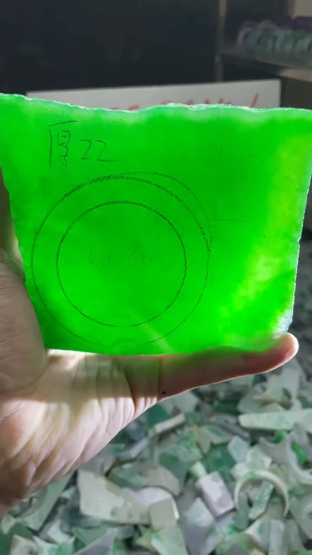 玉不规则满绿色小板料