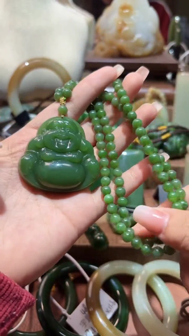 颈饰未镶嵌和田玉（碧玉）1