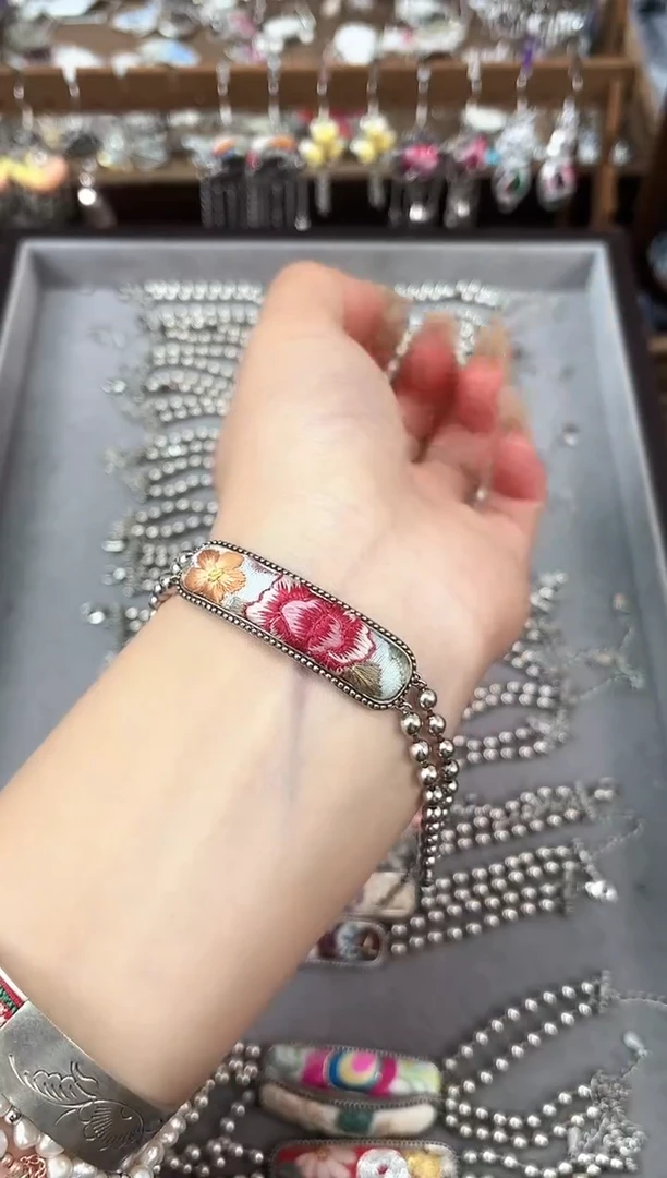 织绣民族风非遗老绣饰品344