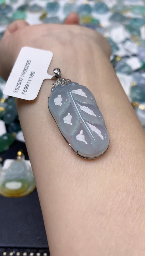 颈饰18K金镶嵌翡翠天然缅甸A货翡翠