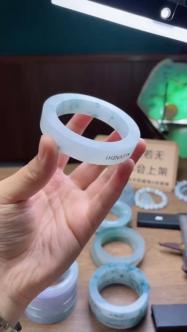 定制翡翠手镯未镶嵌水**星定制