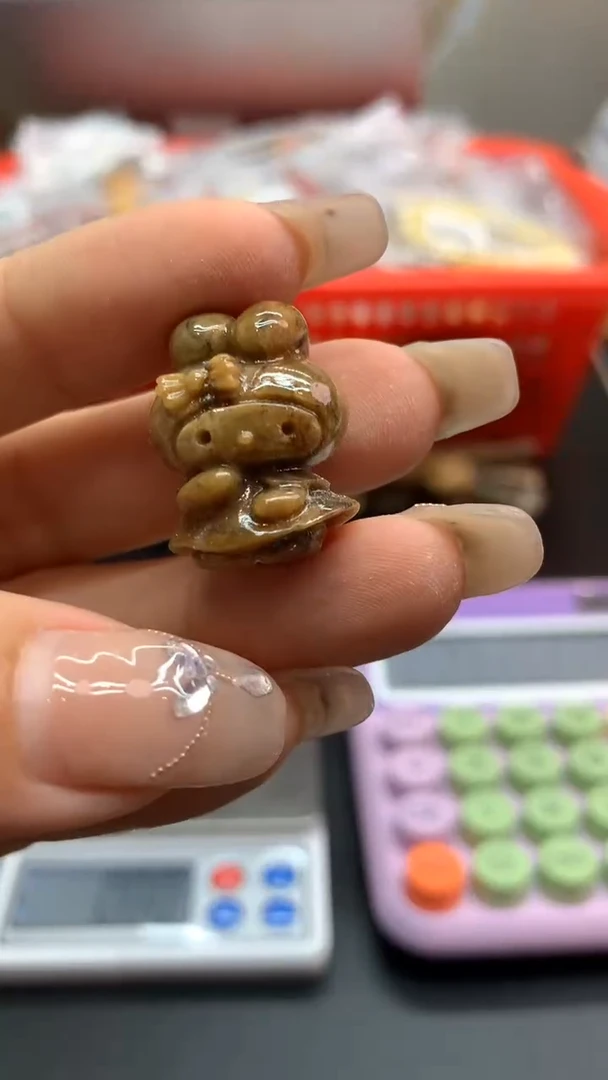 未镶嵌琥珀珠宝奇石386