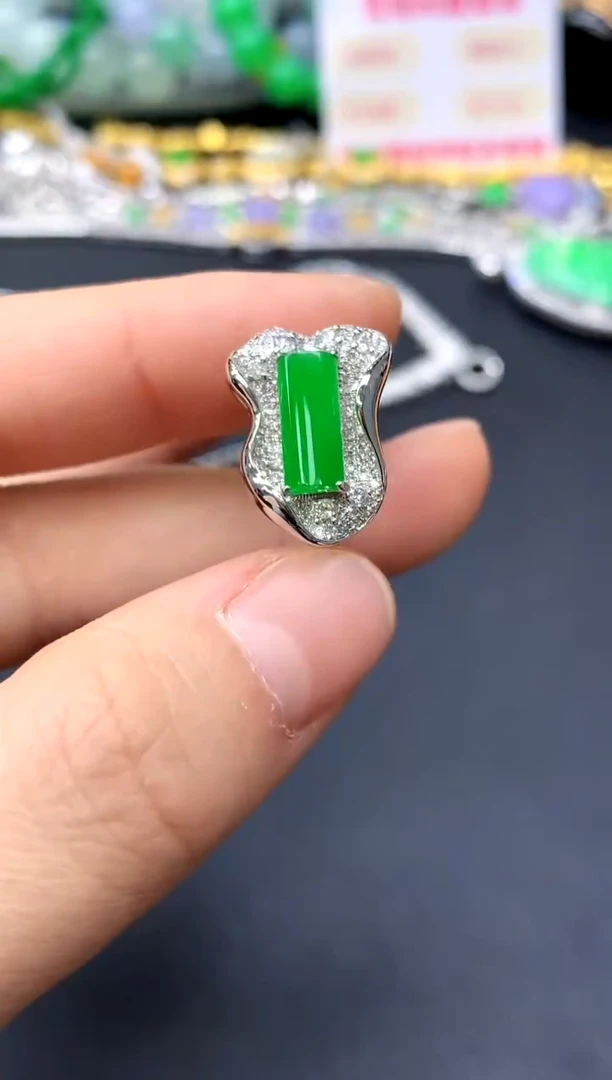 18K金镶嵌戒指翡翠365-中国好珍宝