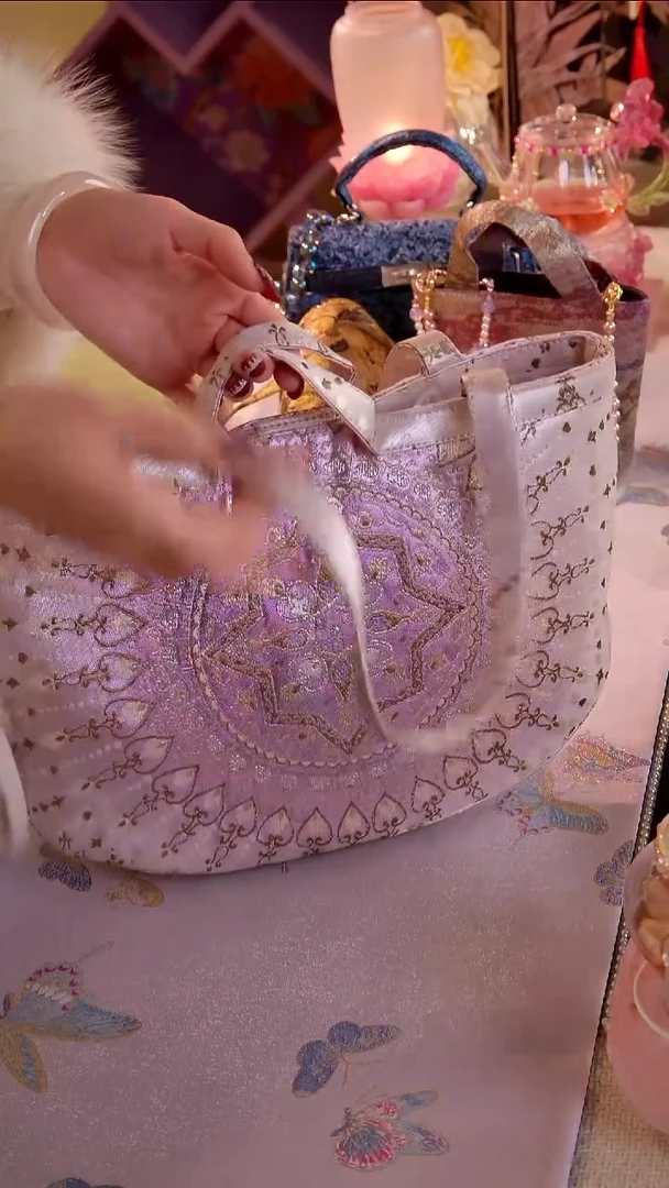 非遗西阵织 如图所示