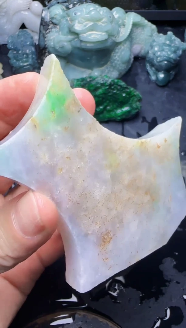 颈饰未镶嵌翡翠像**月82