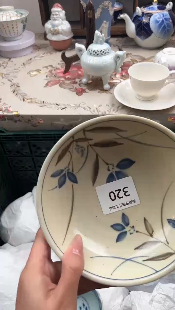 瓷片小**吧A         320