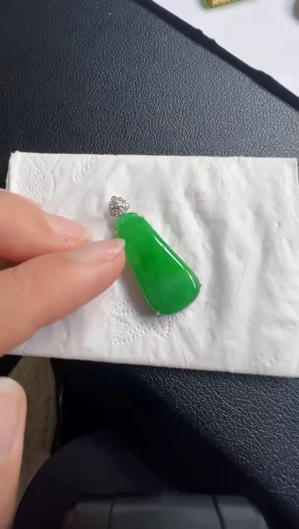 吊坠(不含链)18K金镶嵌翡翠9800