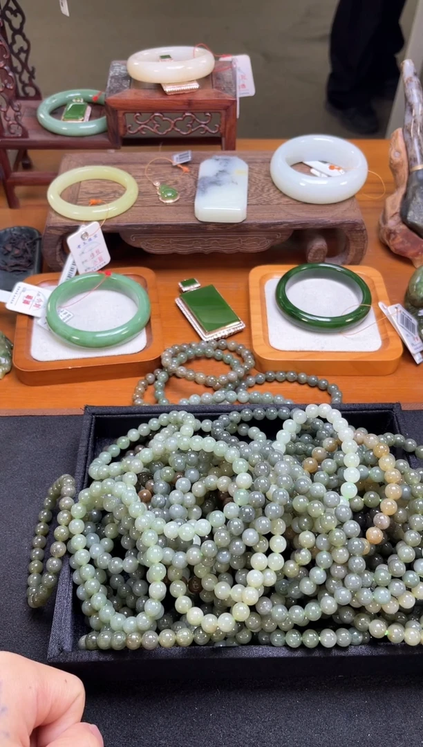 未镶嵌手串和田玉新疆卡8圆珠 多样性发一