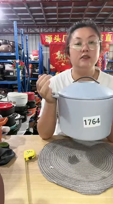 1764瑕疵不圆灰色带盖。。