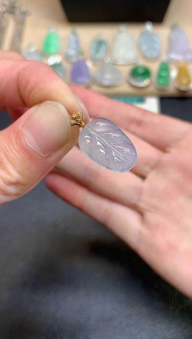 【闪购商品】翡翠颈饰18K金镶嵌叶子【无服务费】