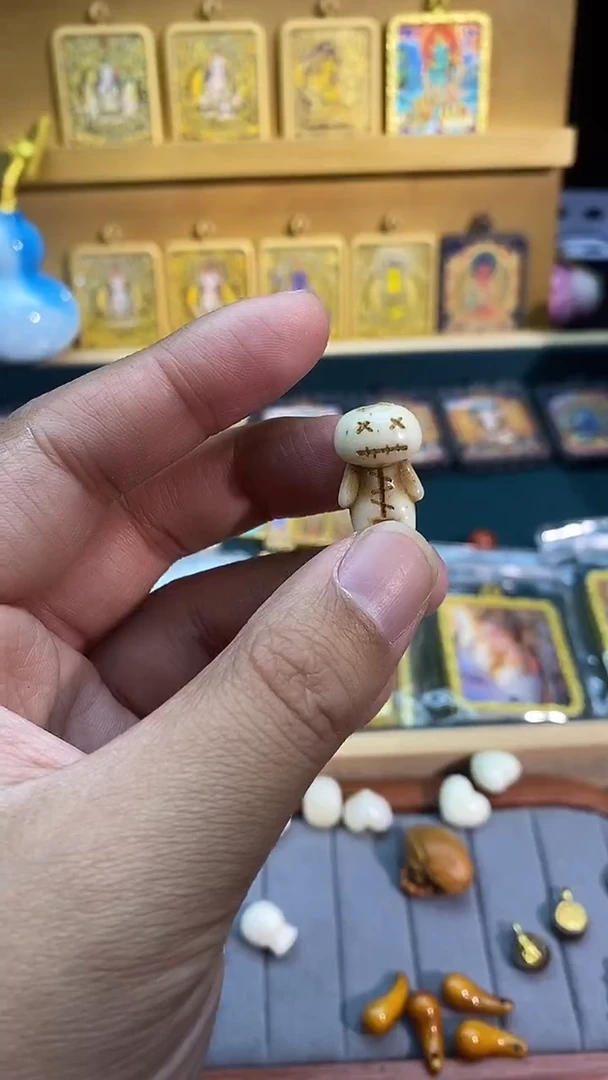 铜合金无呆呆吊坠