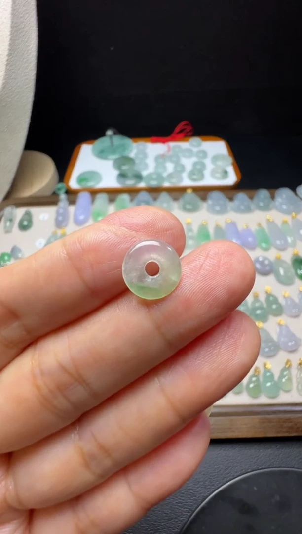 翡翠未镶嵌吊坠(不含链)小扣子尺寸10.4*1.9mm