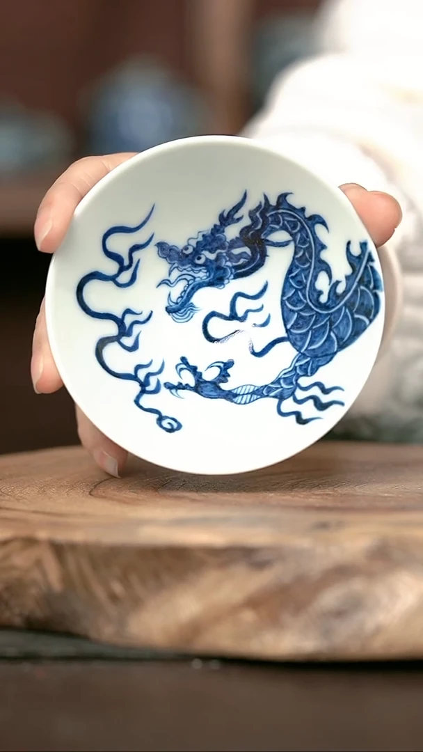 手绘手绘高温现代瓷  气  铠甲龙斗笠杯