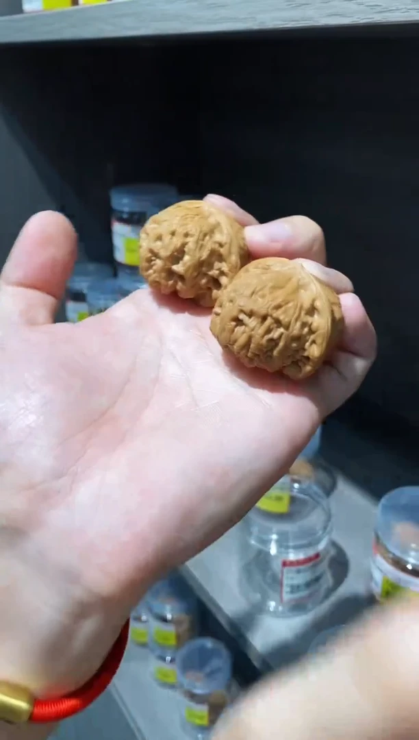 文玩核桃把件微修打底宫灯 40左右