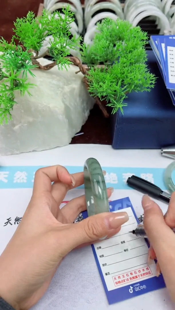 【闪购商品】石英质玉手镯未镶嵌146