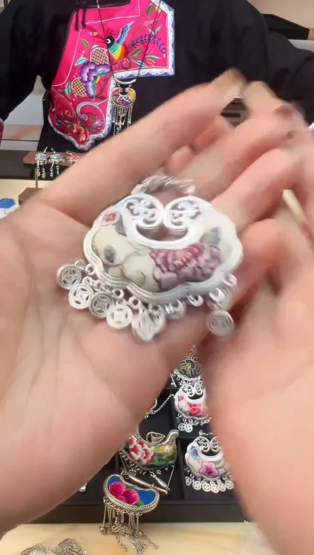 【闪购商品】织绣民族非遗老绣饰品374