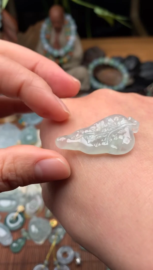 颈饰未镶嵌翡翠吊坠