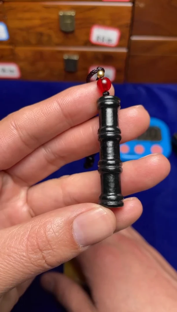 未镶嵌和田玉挂件鉴*哥和田玉