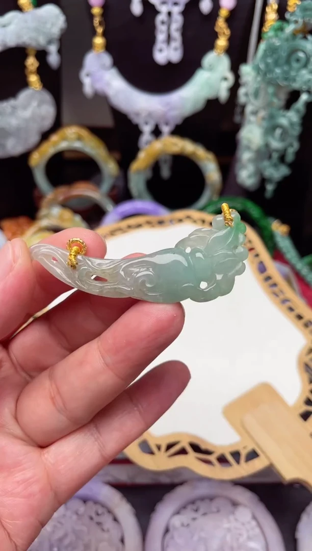 颈饰未镶嵌翡翠吊坠