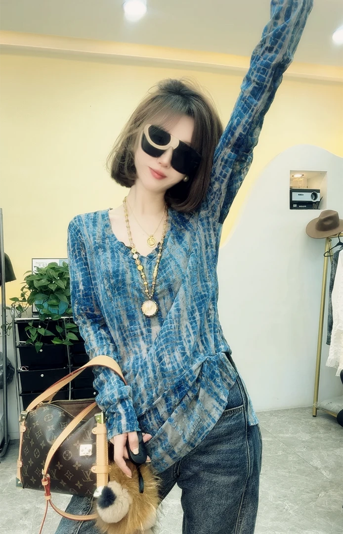 欧货2024秋冬季新款植绒v领开衩t恤女时尚洋气百搭长袖套头上衣潮