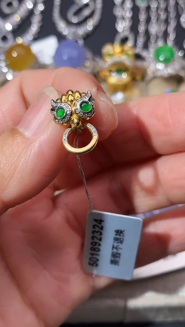 颈饰18K金镶嵌翡翠绳扣