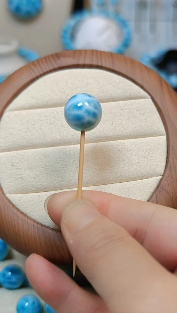 针钠钙石（海纹石）未镶嵌珠宝半成品多样性发一颗