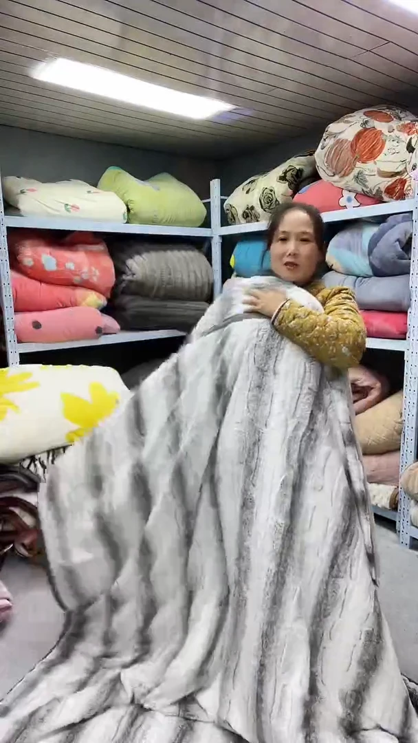 牛奶绒180+200仿兔毛被子。