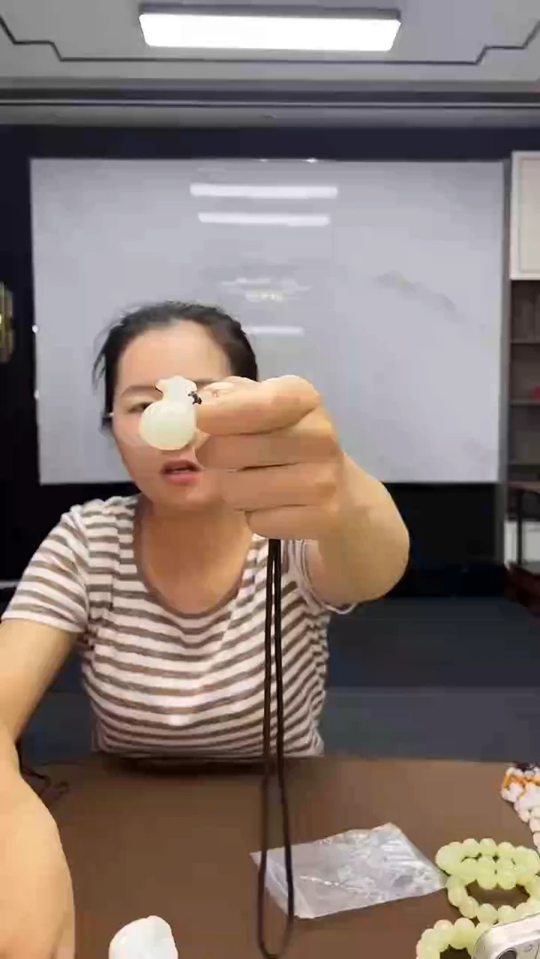 透闪石质玉未镶嵌挂件多样性发货任意一件