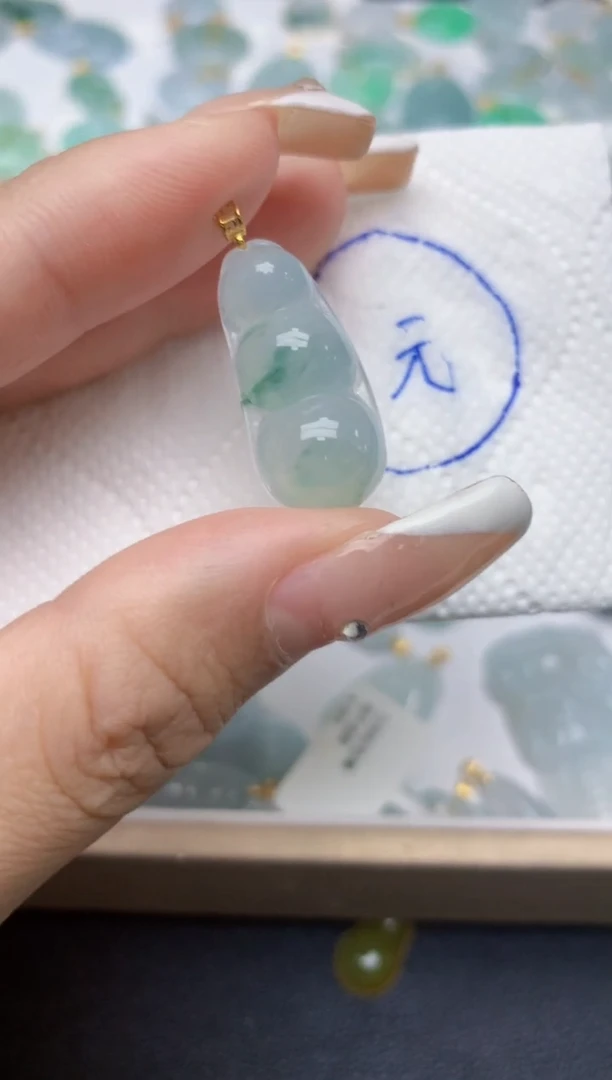 翡翠18K金镶嵌颈饰天然缅甸A货翡翠