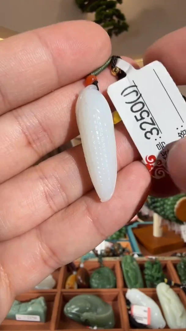 颈饰未镶嵌和田玉J