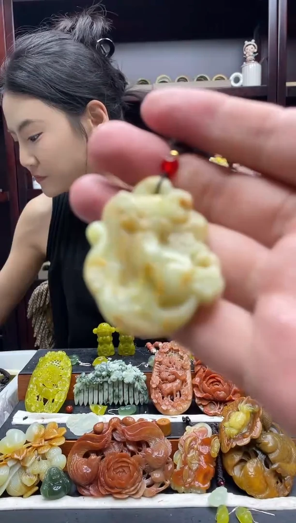 岫玉未镶嵌吊坠·